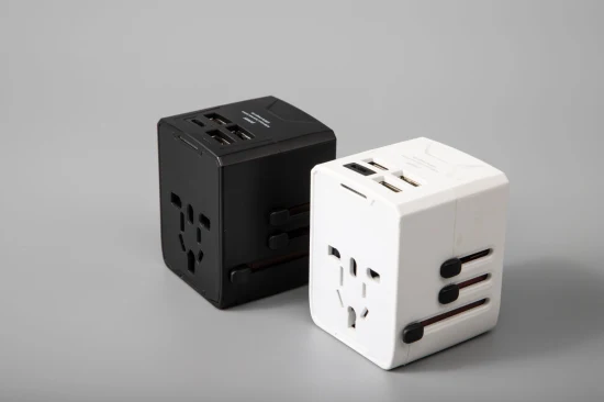 Adaptador de viaje de 5 V Interruptor de enchufe de viaje europeo en todo el mundo con 1 tomacorriente de CA universal + 4 USB + 1 fusible de repuesto + Adaptador de enchufe internacional todo en uno EU UK Au Us